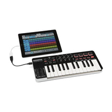 Carregar imagem no visualizador da galeria, Controlador Midi USB 25 Teclas Samson Graphite M25 SAKGRM25
